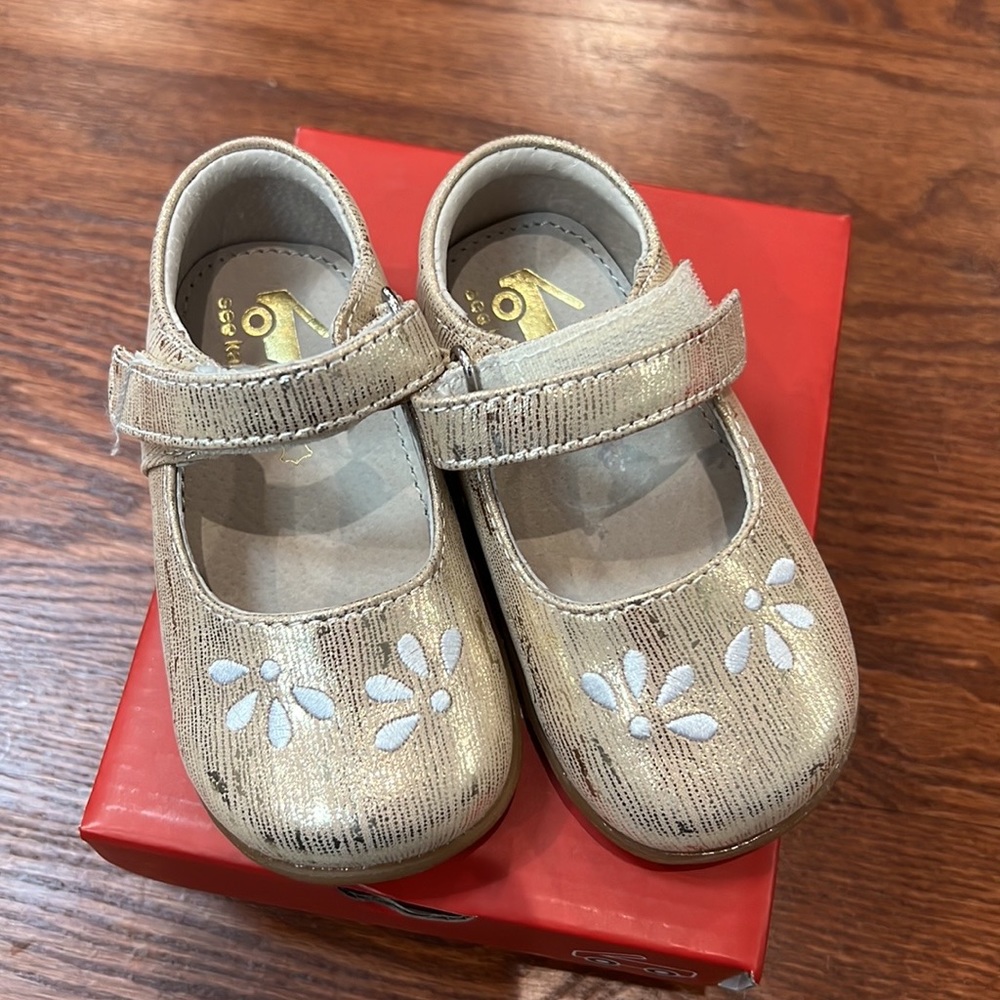 See Kai run Mary janes . Toddler size 6
